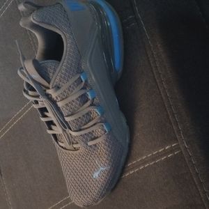 Men's size 10 Puma Axelion Spark. Blue and grey
